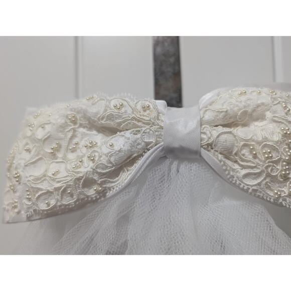 Crocheted Floral Beaded Bow Lace Wedding Veil 35 Inch